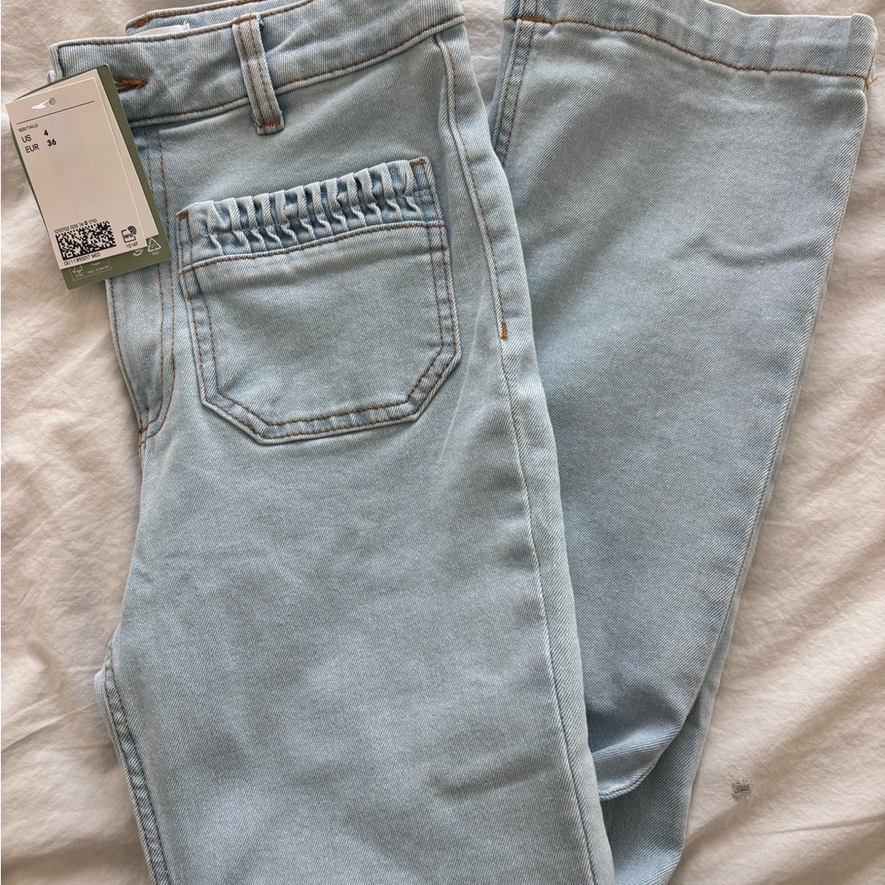 NWT H&M Mid to High Rise Light Blue Denim Jeans SZ 4 Trendy Pocket Detail - Picture 4 of 5